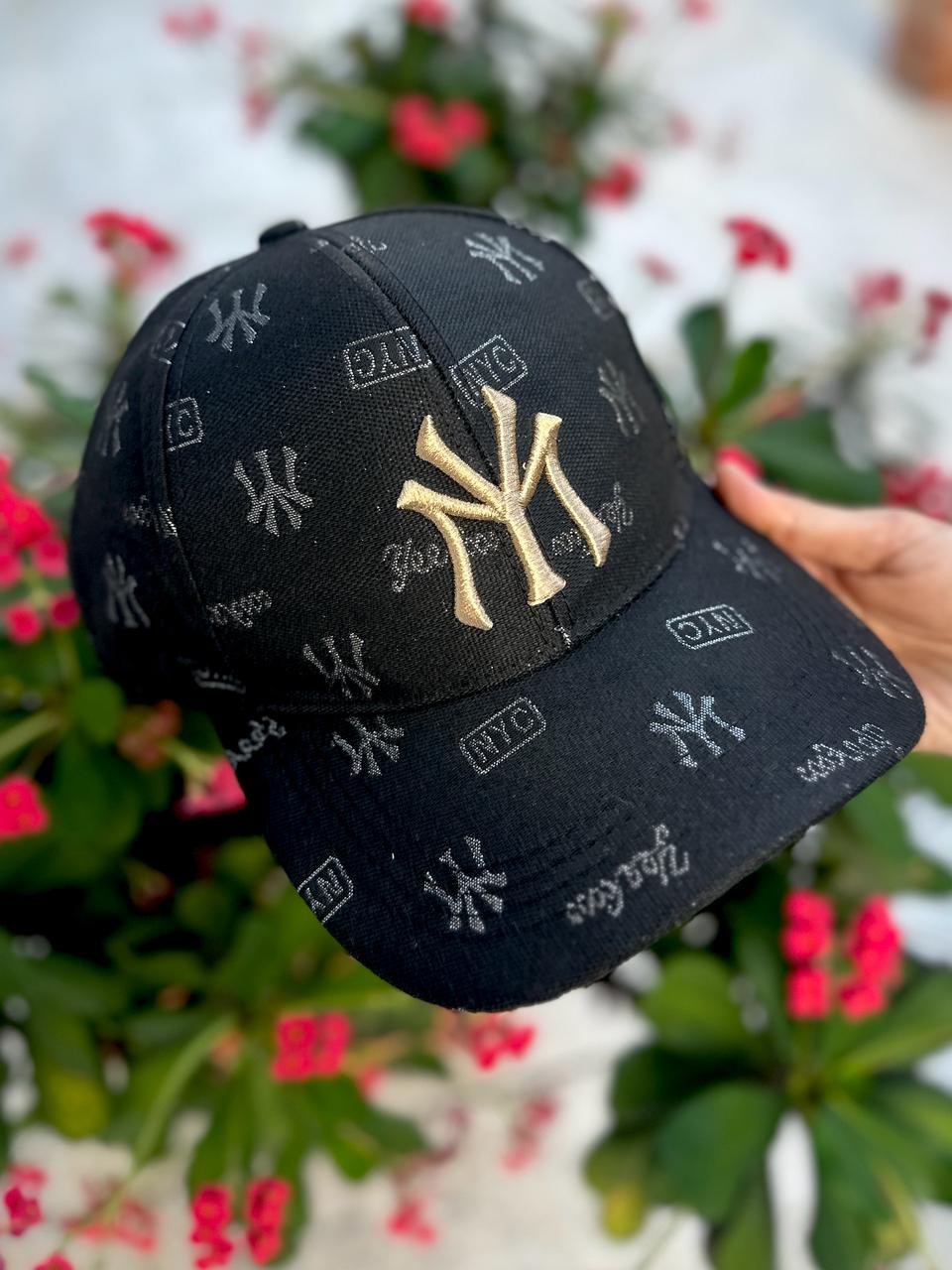 Gorra New York Negra detalle dorada