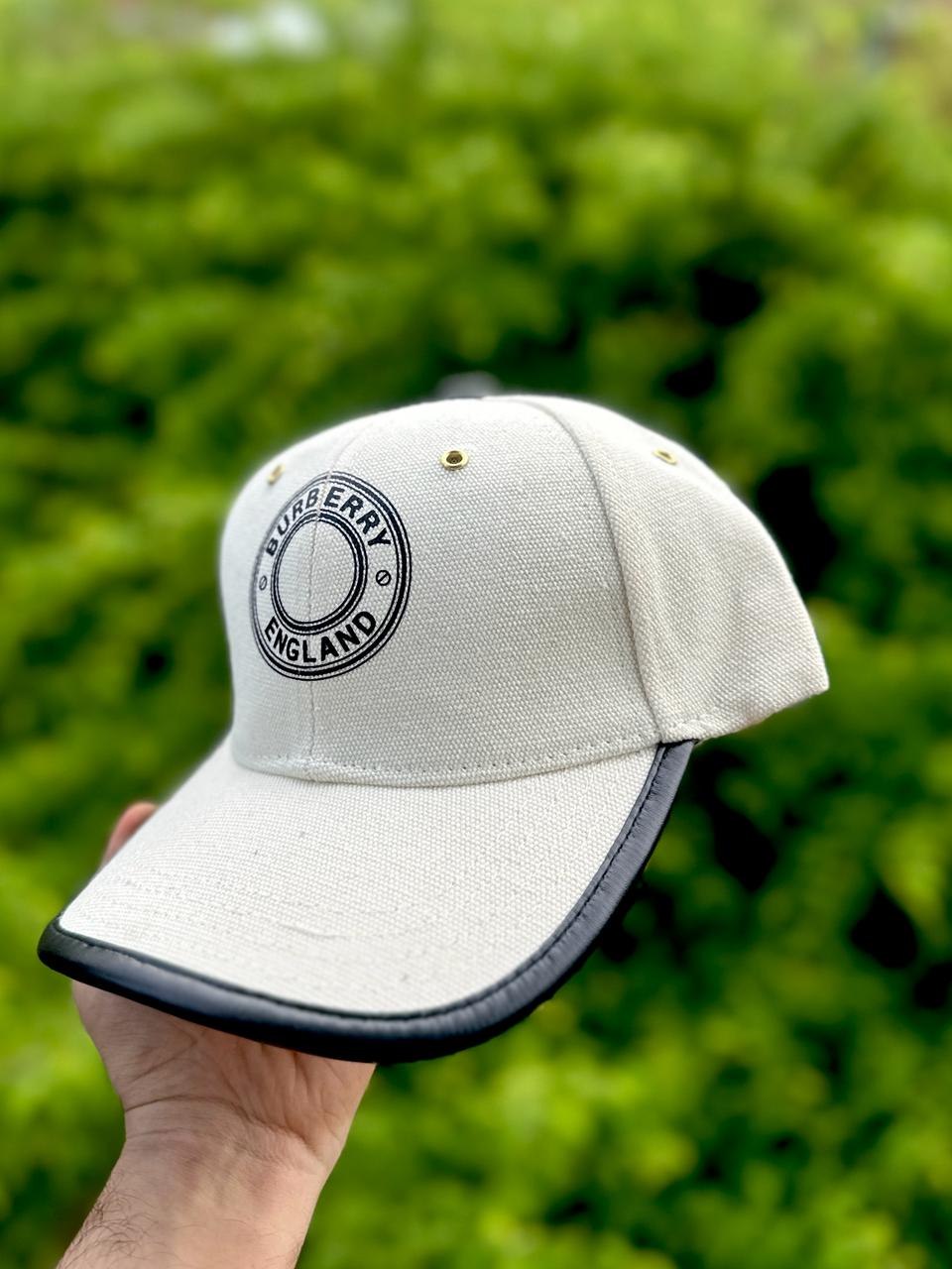 Gorra Burberry England Blanca
