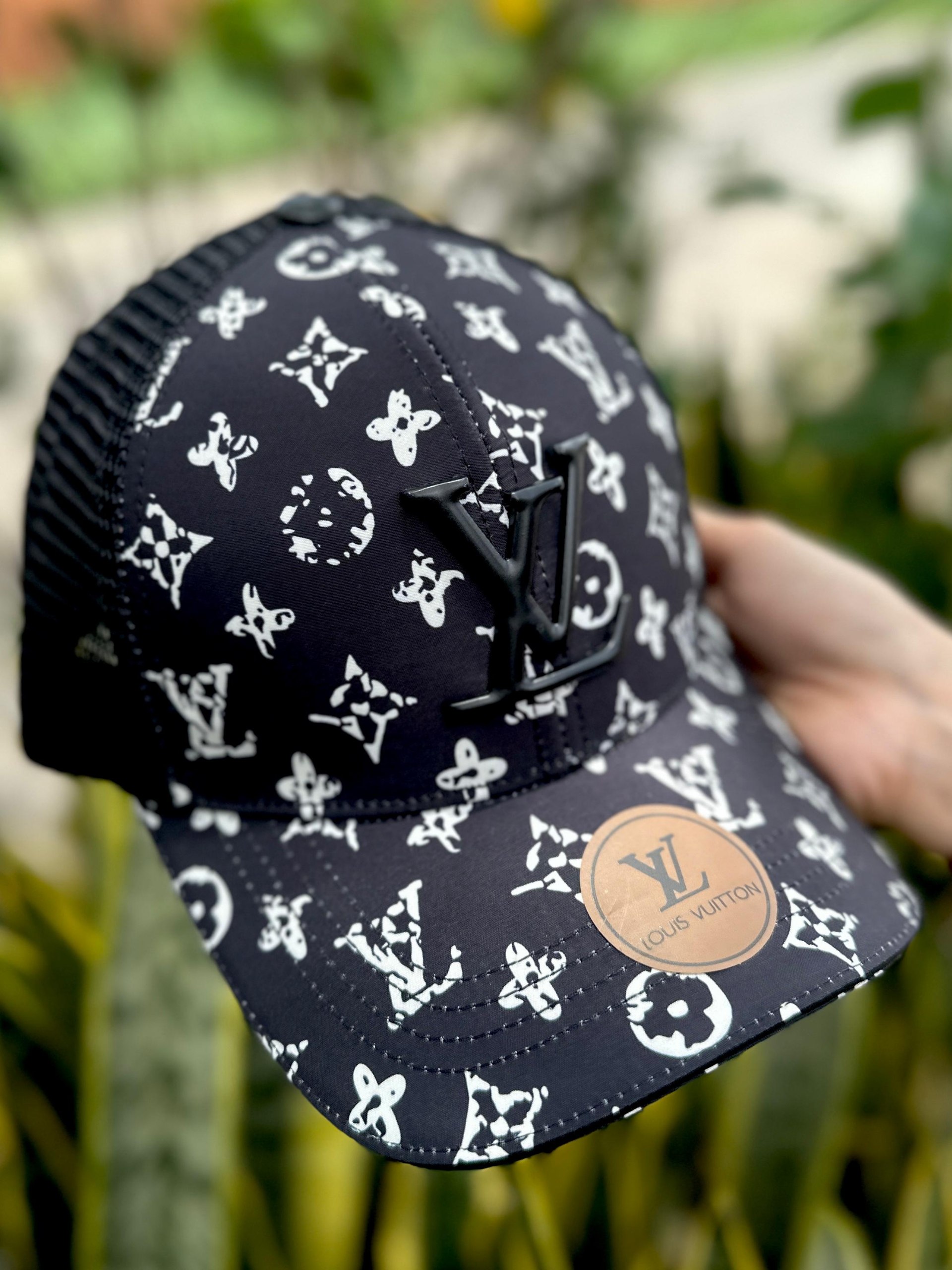 Gorra LV Sticker