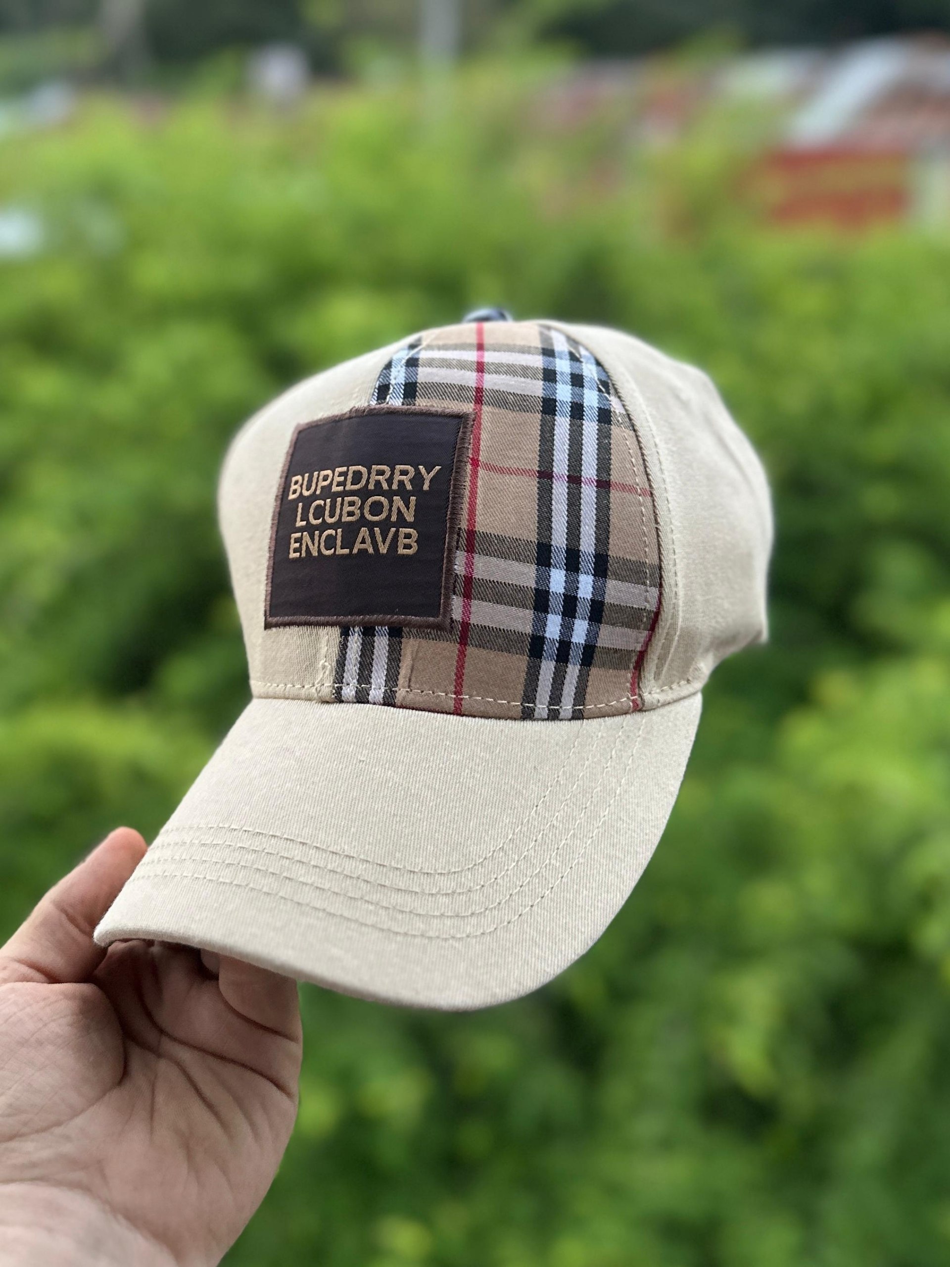 Gorra Burberry Mitad Estampado