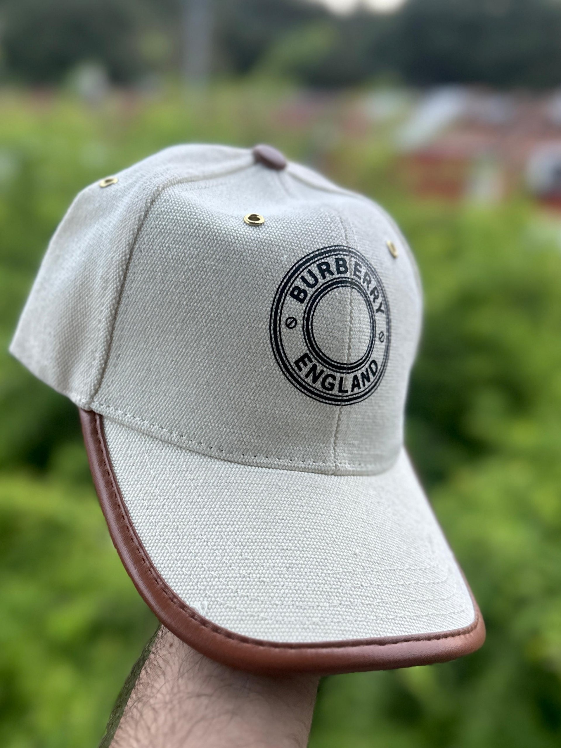 Gorra Burberry Blanca Borde Café