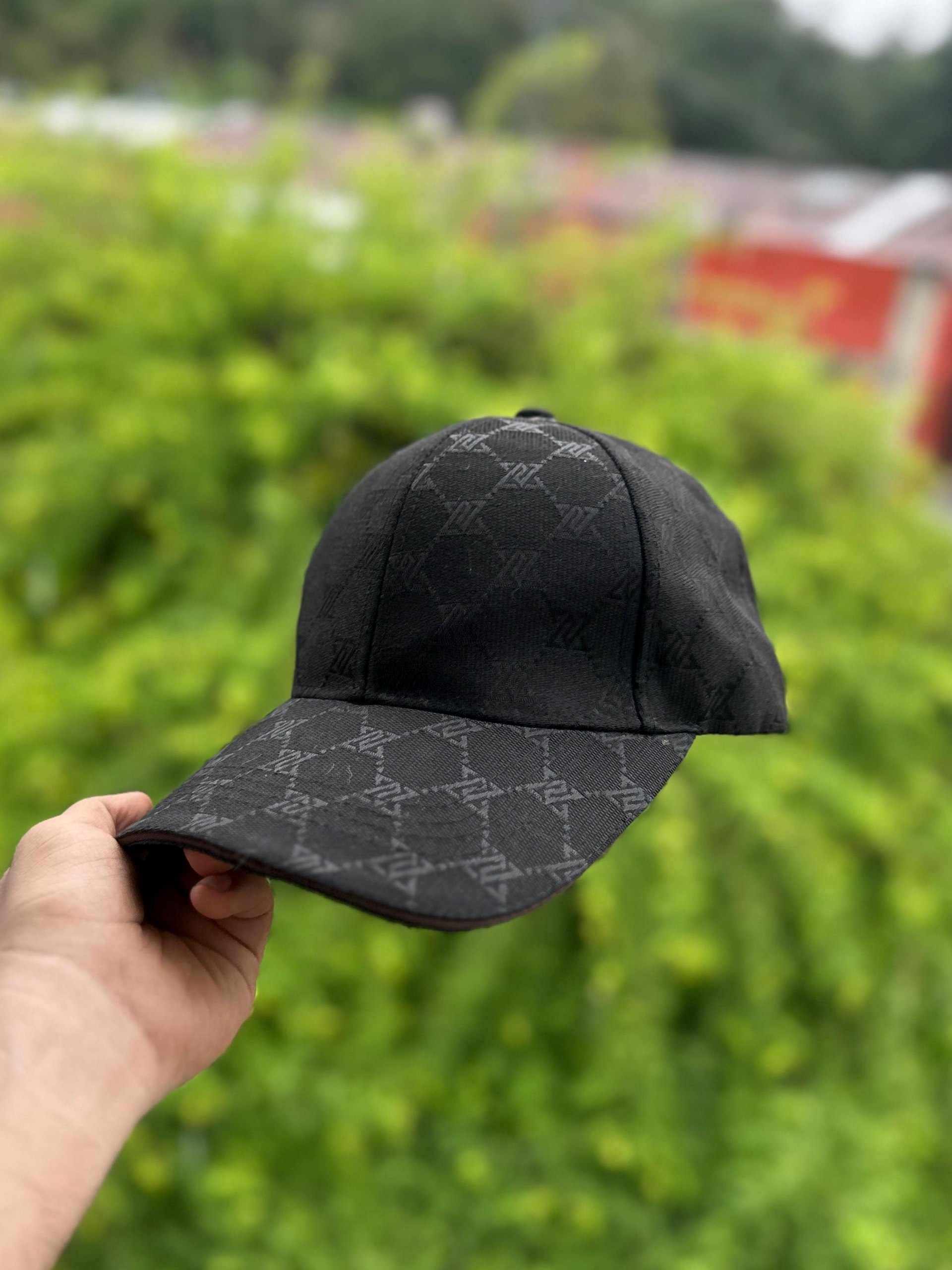 Gorra LV all black