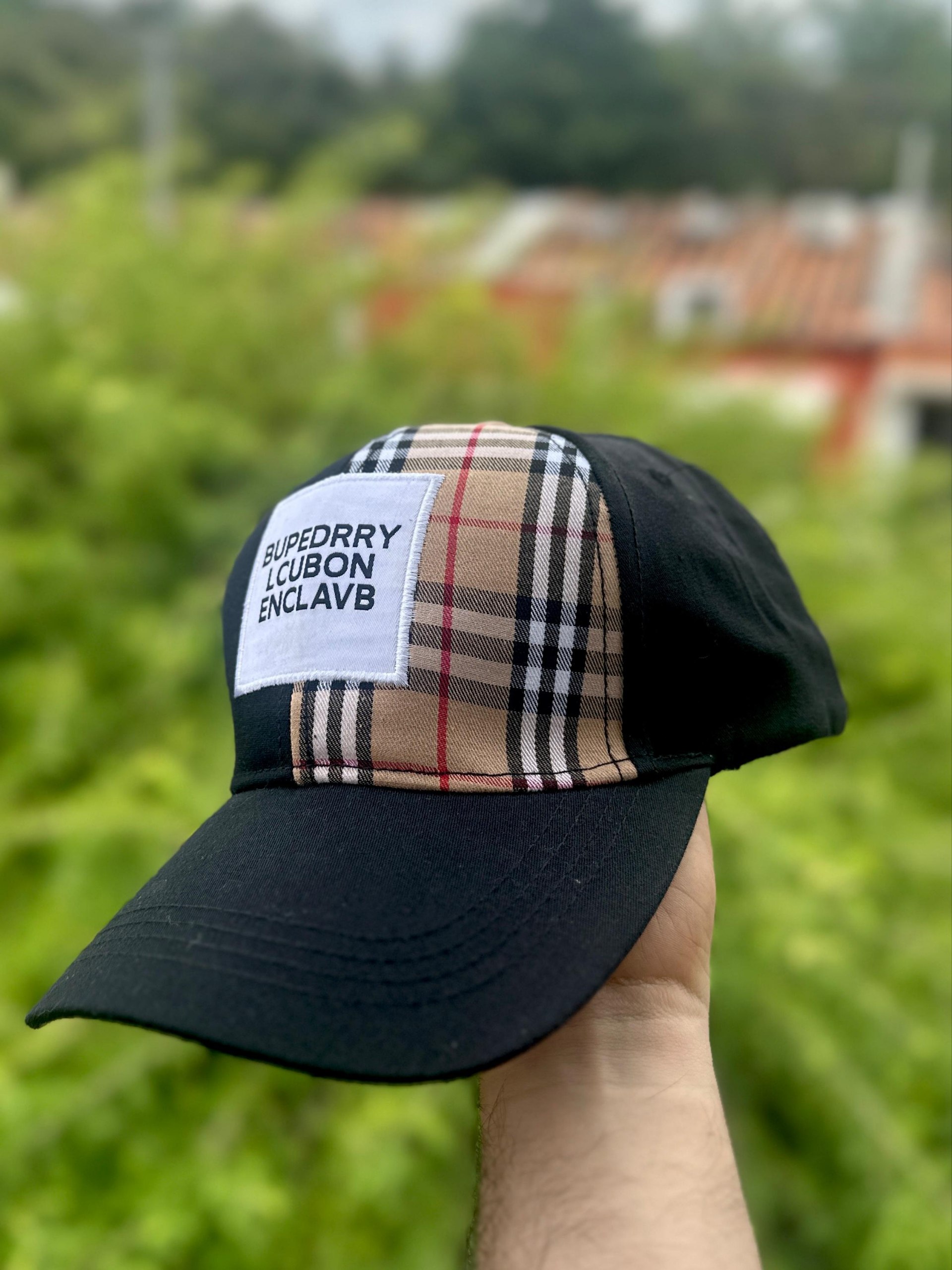 Gorra Burberry Negra Estampada