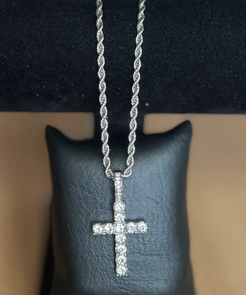 Cadena Lazo Con Dije de Cruz Diamantado Plateado