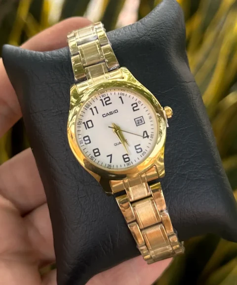 Reloj Casio Dorado Fondo Blanco Dama