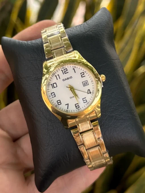 Reloj Casio Dorado Fondo Blanco Dama