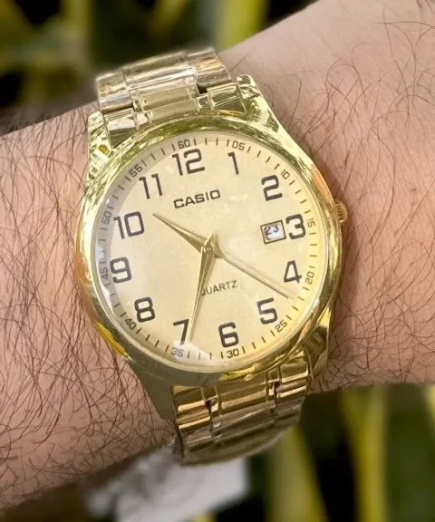 Reloj Casio Dorado Fondo Dorado