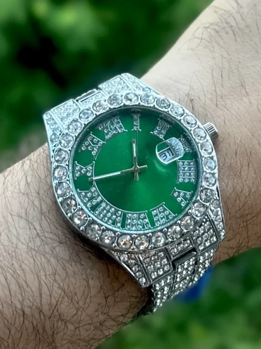 Reloj Diamantado Plateado Fondo Verde