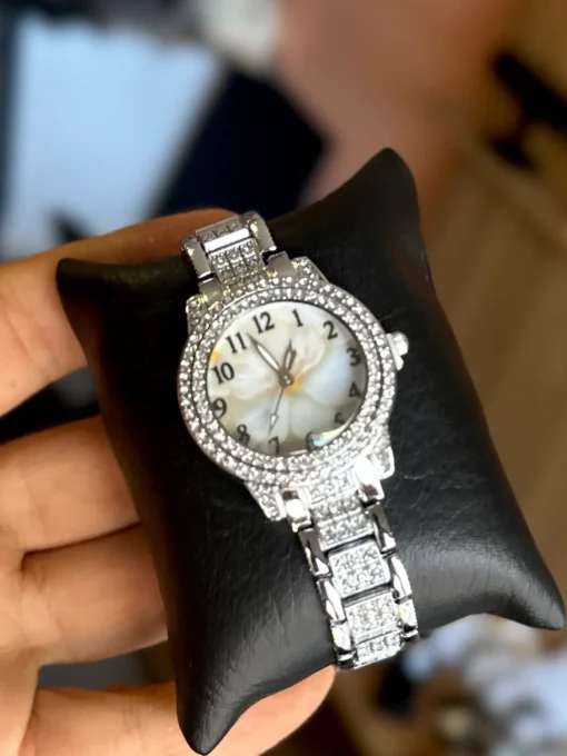 Reloj Diamantado Plateado MultiFondo Dama