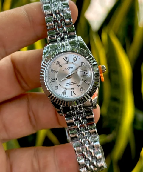 Reloj Irlandy Platado Fondo Blanco