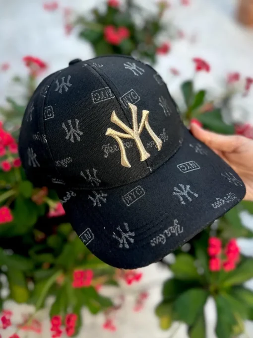 Gorra New York Negra detalle dorada