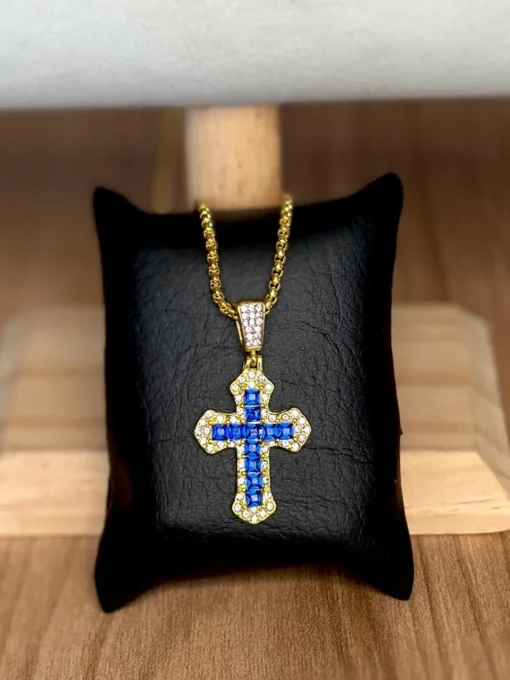 Cadena Lazo con Dije de Cruz Diamantado Dorado fondo Azul