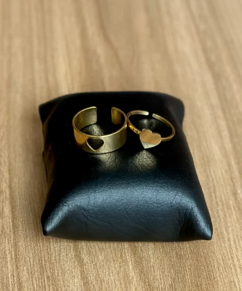 PAREJA DE ANILLOS DORADOS DE CORAZON