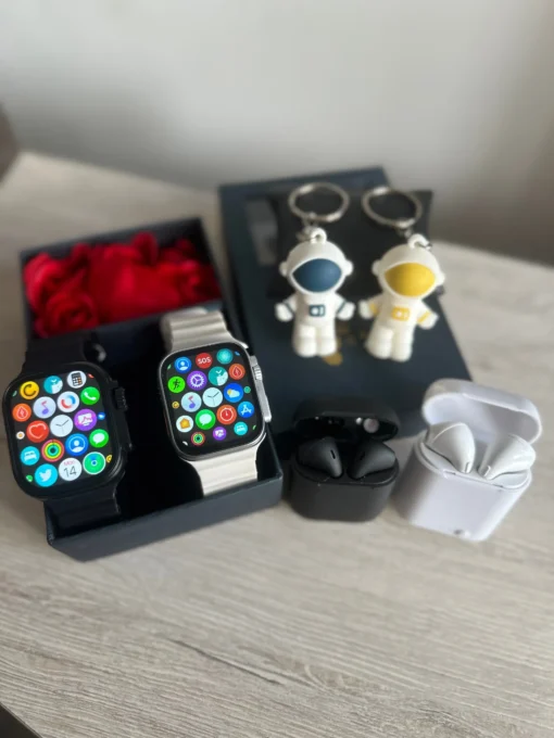 Combo Triple SmartWatch Ultra Negro y Blanco con Audifonos y Llaveros