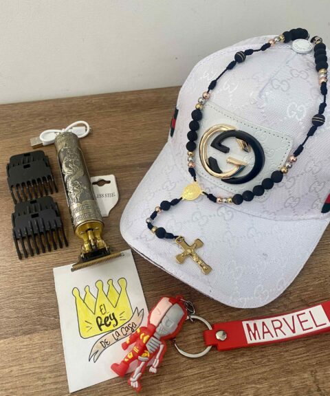 Combo Gorra Blanca Barbera Rosario Tricolor Llavero