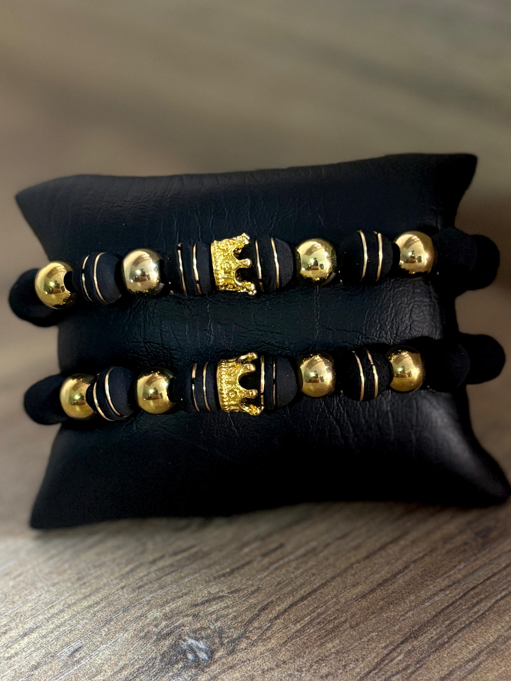 Pareja de Pulseras - Coronas Feudales Doradas