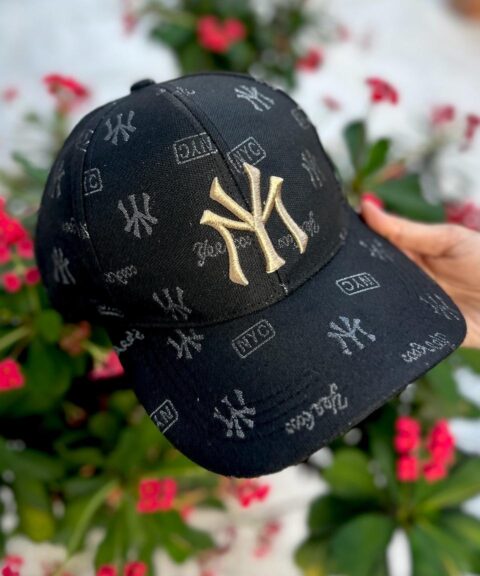 Gorra New York Negra detalle dorada