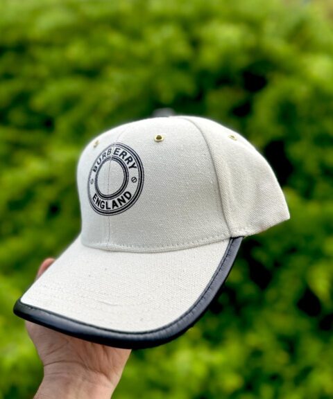 Gorra Burberry England  Blanca