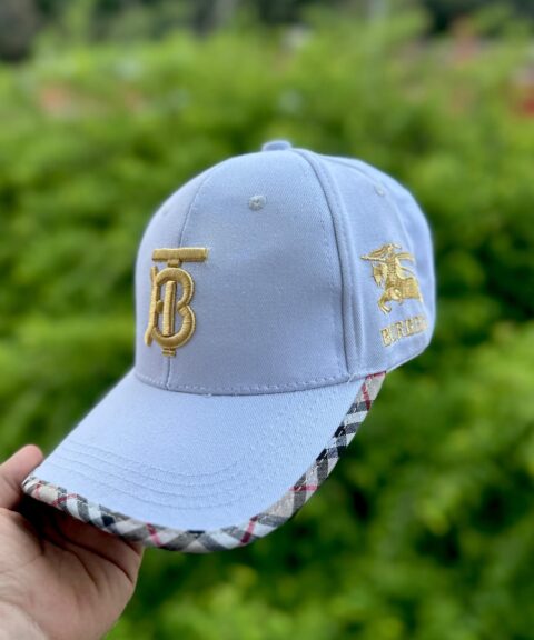 Gorra Burberry Blanca Dorado