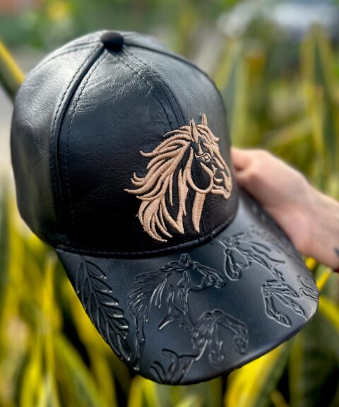 Gorra Caballo Grabado Negro