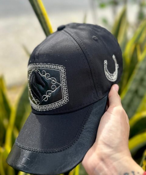 Gorra Caballo en la mitad