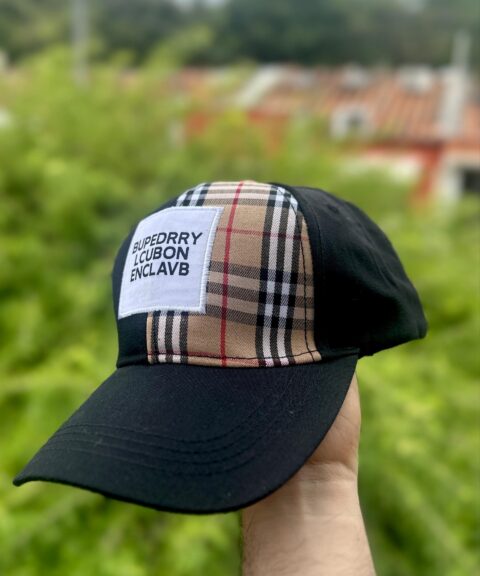 Gorra Burberry Negra Estampada